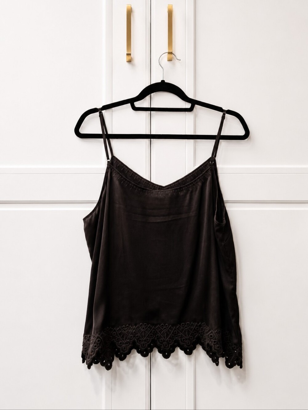 NWT cabi Artful Cami Dark Chocolate Satin Lace Trim Boho Glow Size M #536